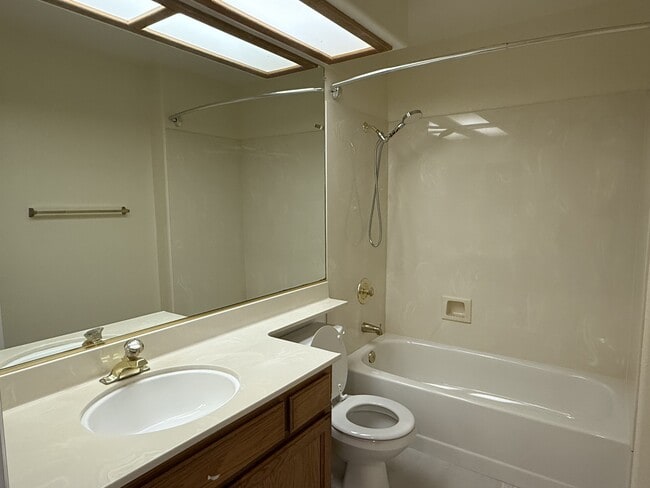 Building Photo - 538 Mill River Ln