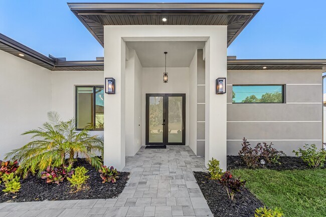 Building Photo - 1720 NE 14th St