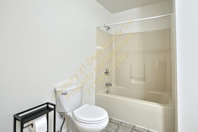 Building Photo - 2 Bedroom Townhome in Eastern School District