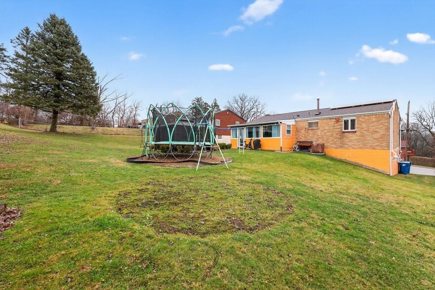 Building Photo - 213 Tilford Rd