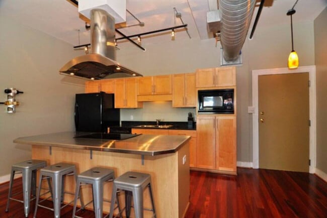 Building Photo - 558 Granby St