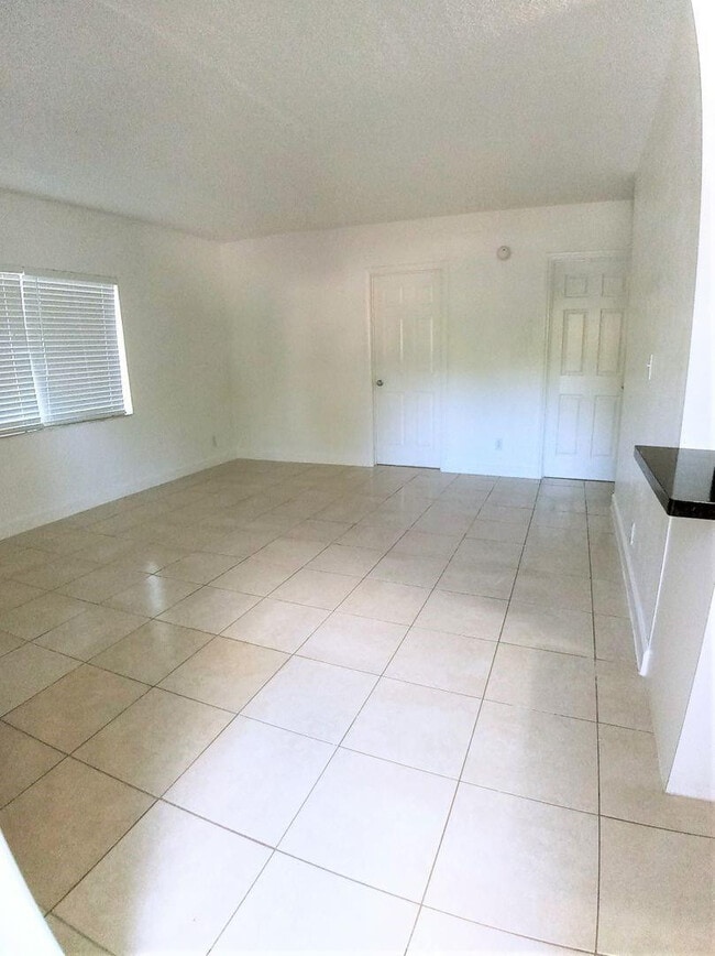 Building Photo - 701 SW 14th Ave