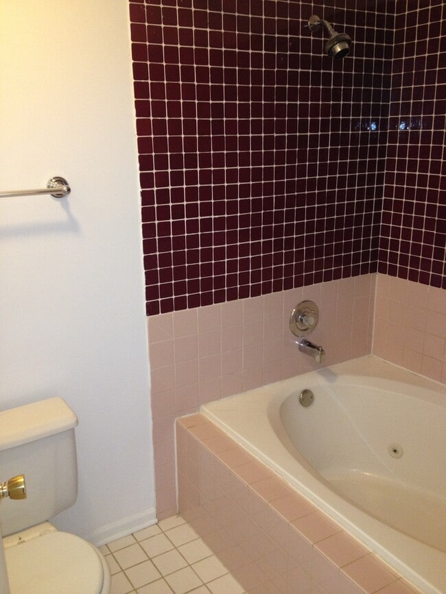 Building Photo - 3527 Frontenac Ct
