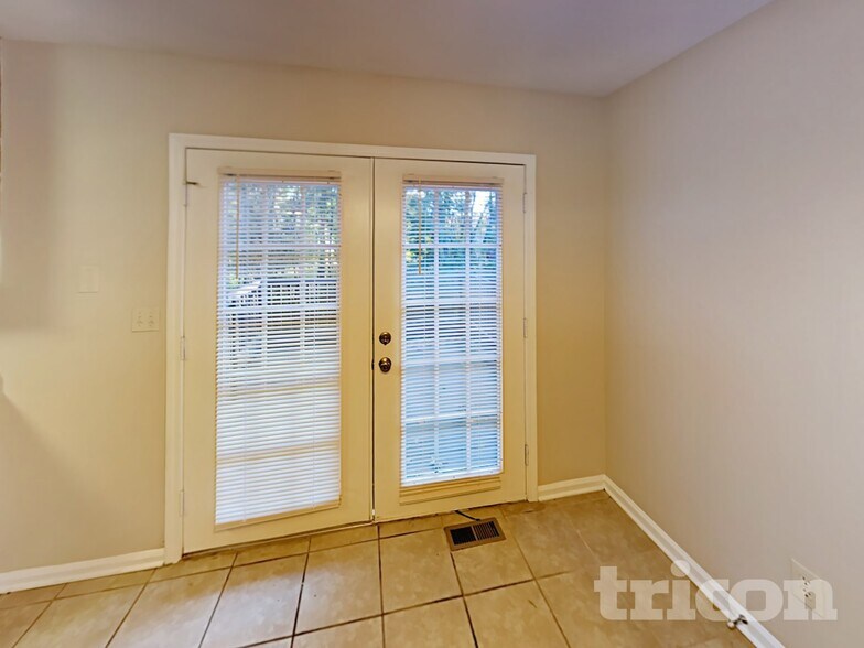 Building Photo - 4680 Woodglen Ct