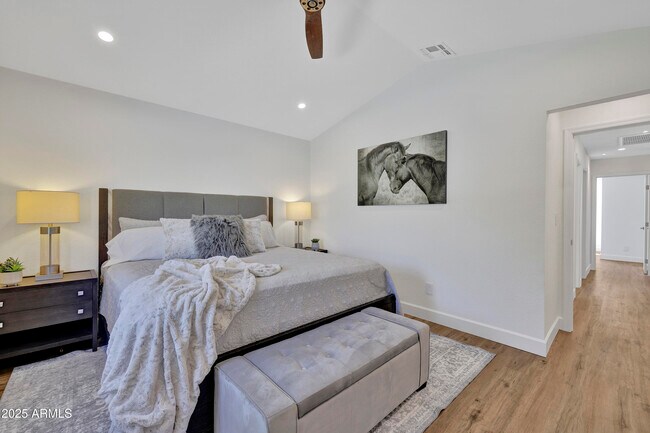 Building Photo - 1362 E Wickieup Ln