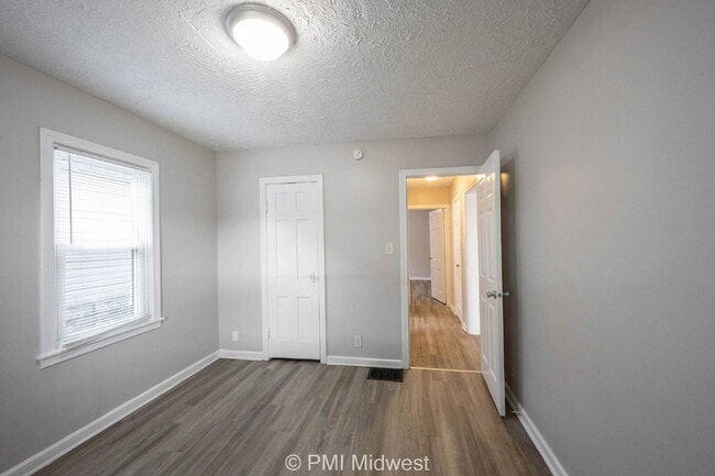 Building Photo - "Charming 3-Bedroom Home in Beech Grove - Cozy Living with Ample Space!"