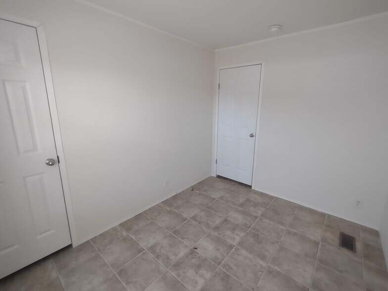 Building Photo - 2304 Wellington Green Dr