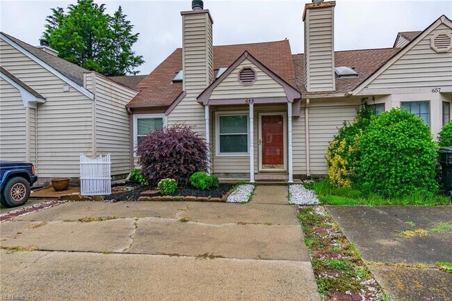 Building Photo - 655 Biltmore Dr
