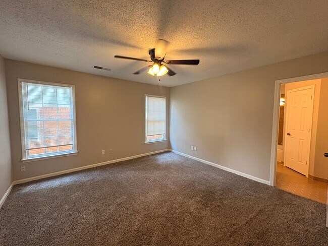 Building Photo - Spacious Home Freshly Painted and New Carpeted! Fully Fenced in Back Yard.