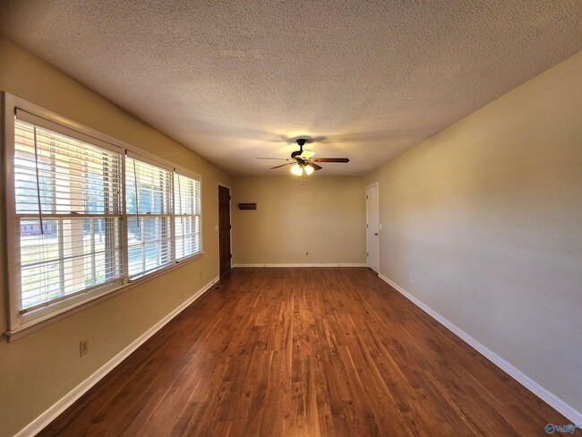 Building Photo - 6107 Trailwood Dr