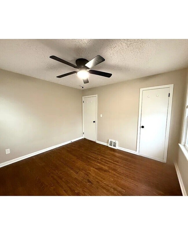 Building Photo - 4 Bedroom on Detroit's West Side!