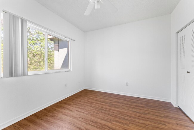 Building Photo - 310 Crestwood Cir