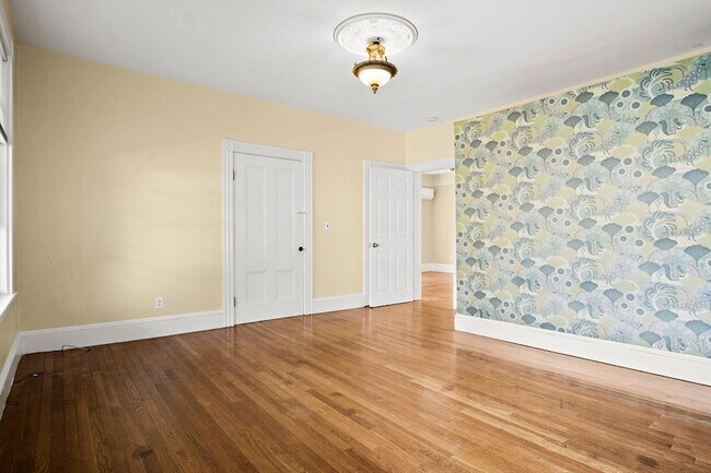 Building Photo - 263 Riverside Ave