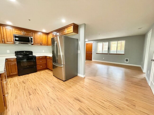 Building Photo - 2301