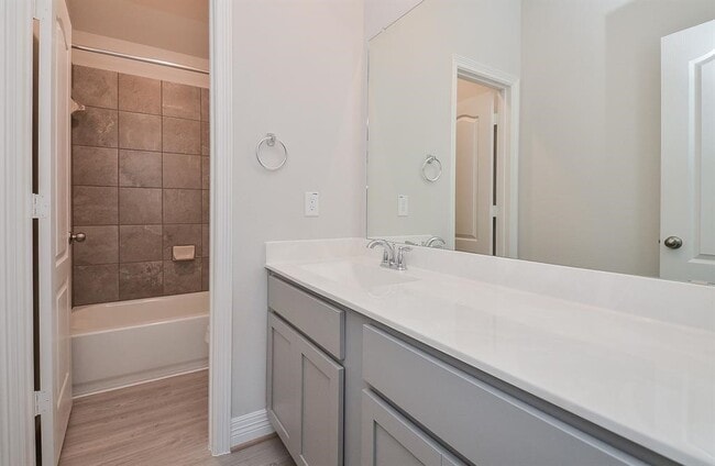 Building Photo - 7402 Sunlit Hbr Dr