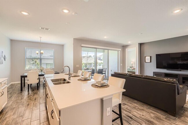 Building Photo - 2372 Sirena Ln