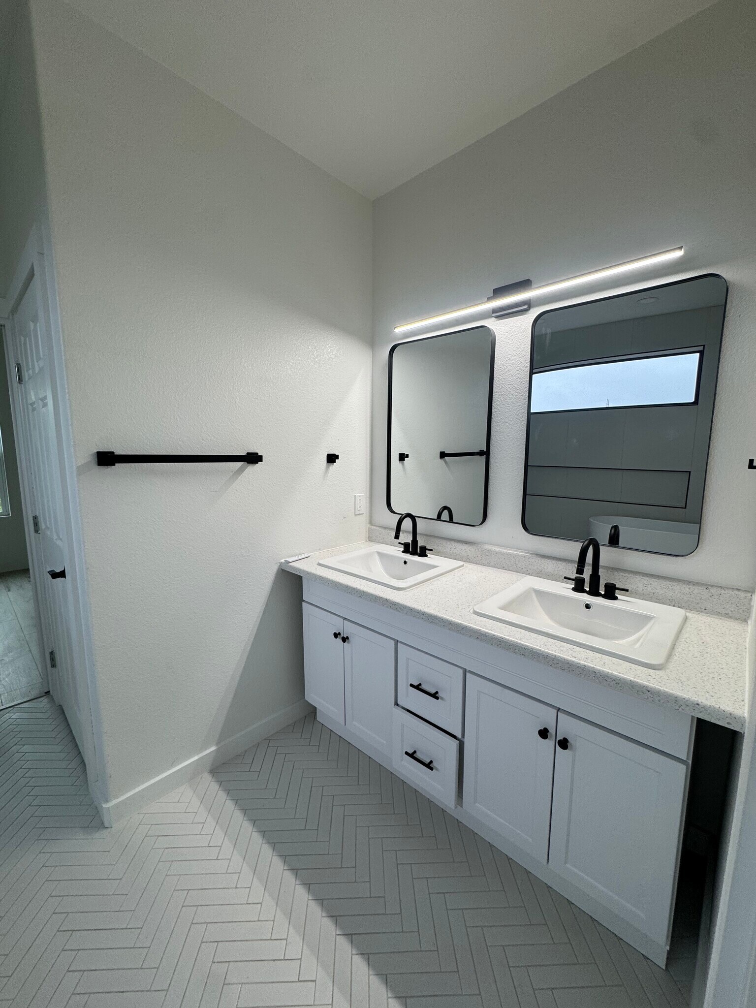 Building Photo - 387 Old Lockhart Rd