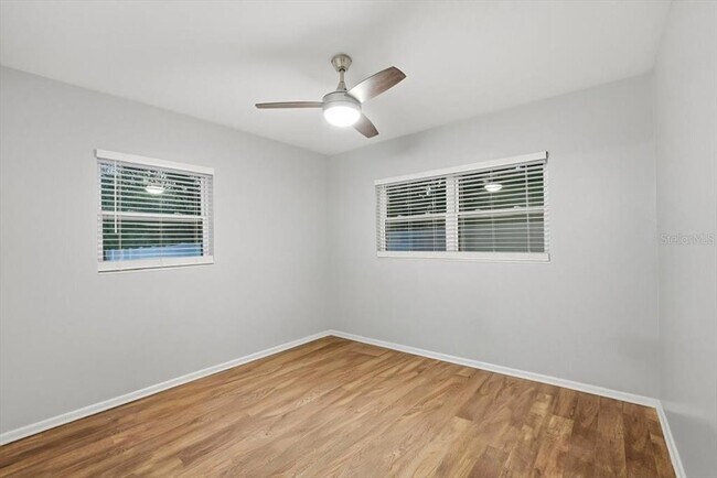 Building Photo - 1826 Pineview Cir