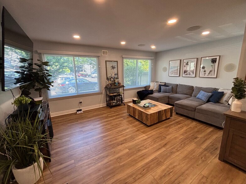 Building Photo - 204 Springmeadow Dr
