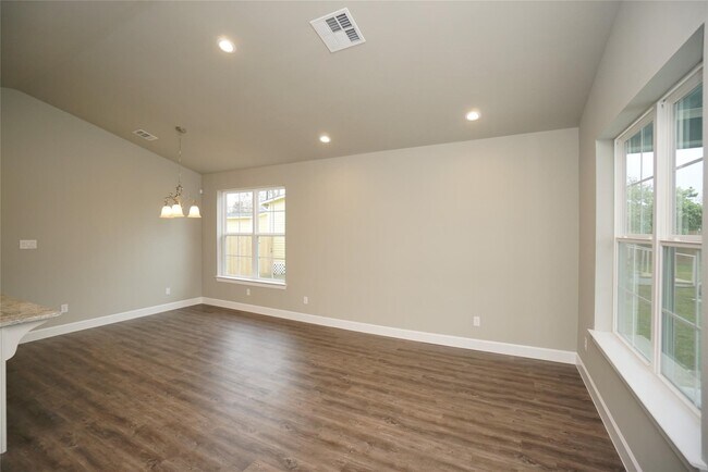 Building Photo - 1137 4th St