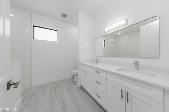 Building Photo - 835 Glen Coy Ave