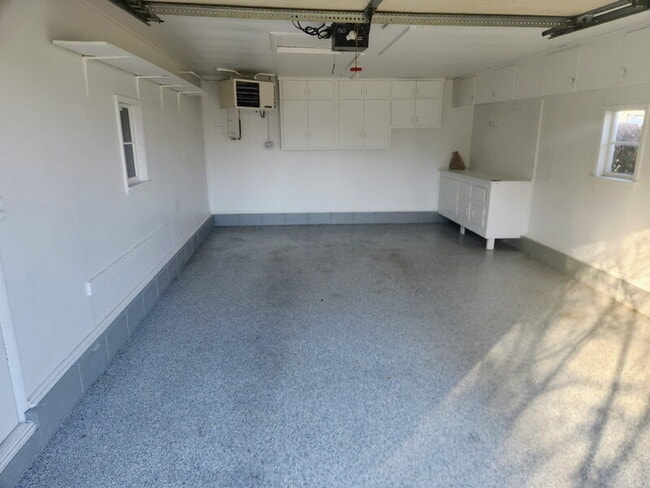 Building Photo - 1276 NE 52nd Ave