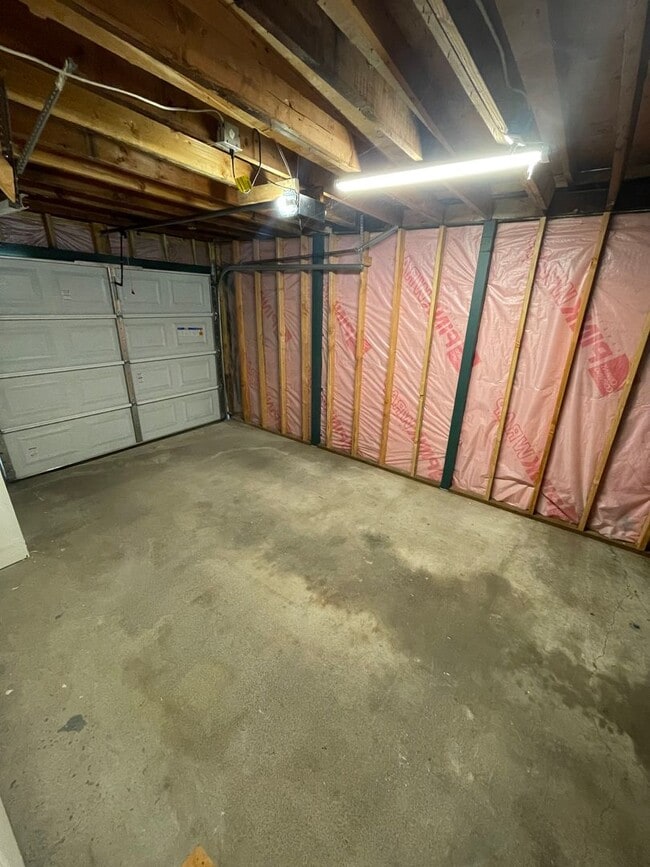 Building Photo - Gorgeous Fully Remodeled Three Bedroom Hom...