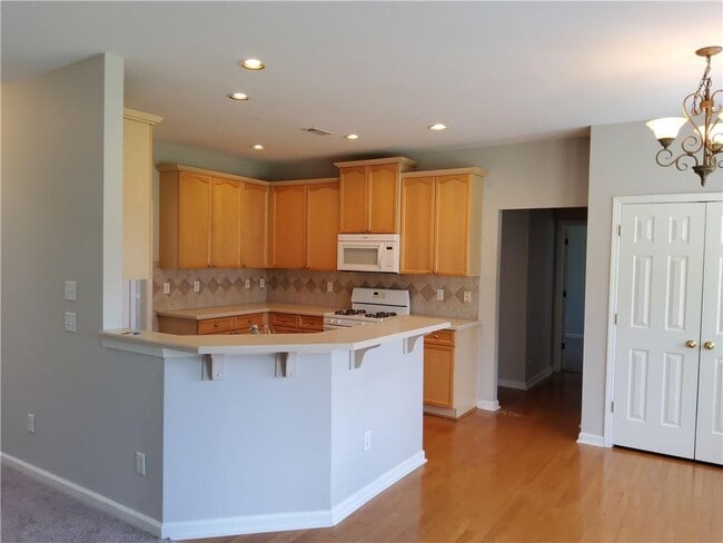 Building Photo - 800 Middlebrooke Bend