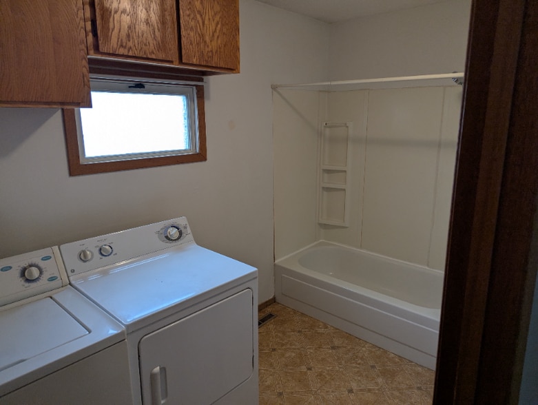 Building Photo - 426 Maple St