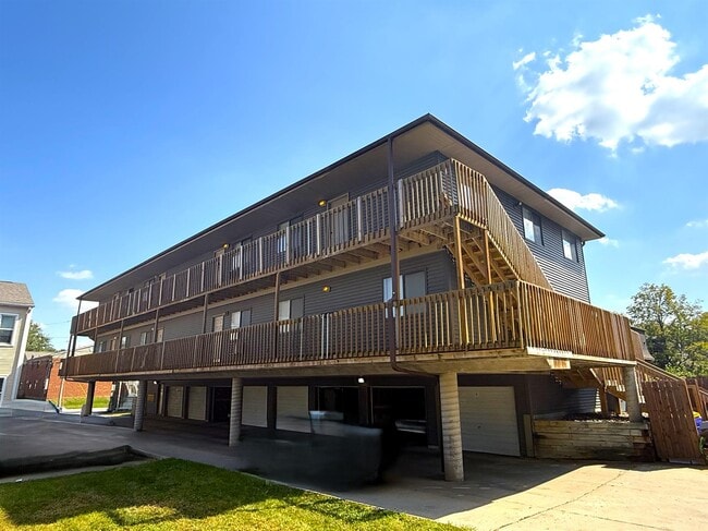 Building Photo - 619 S Johnson-5