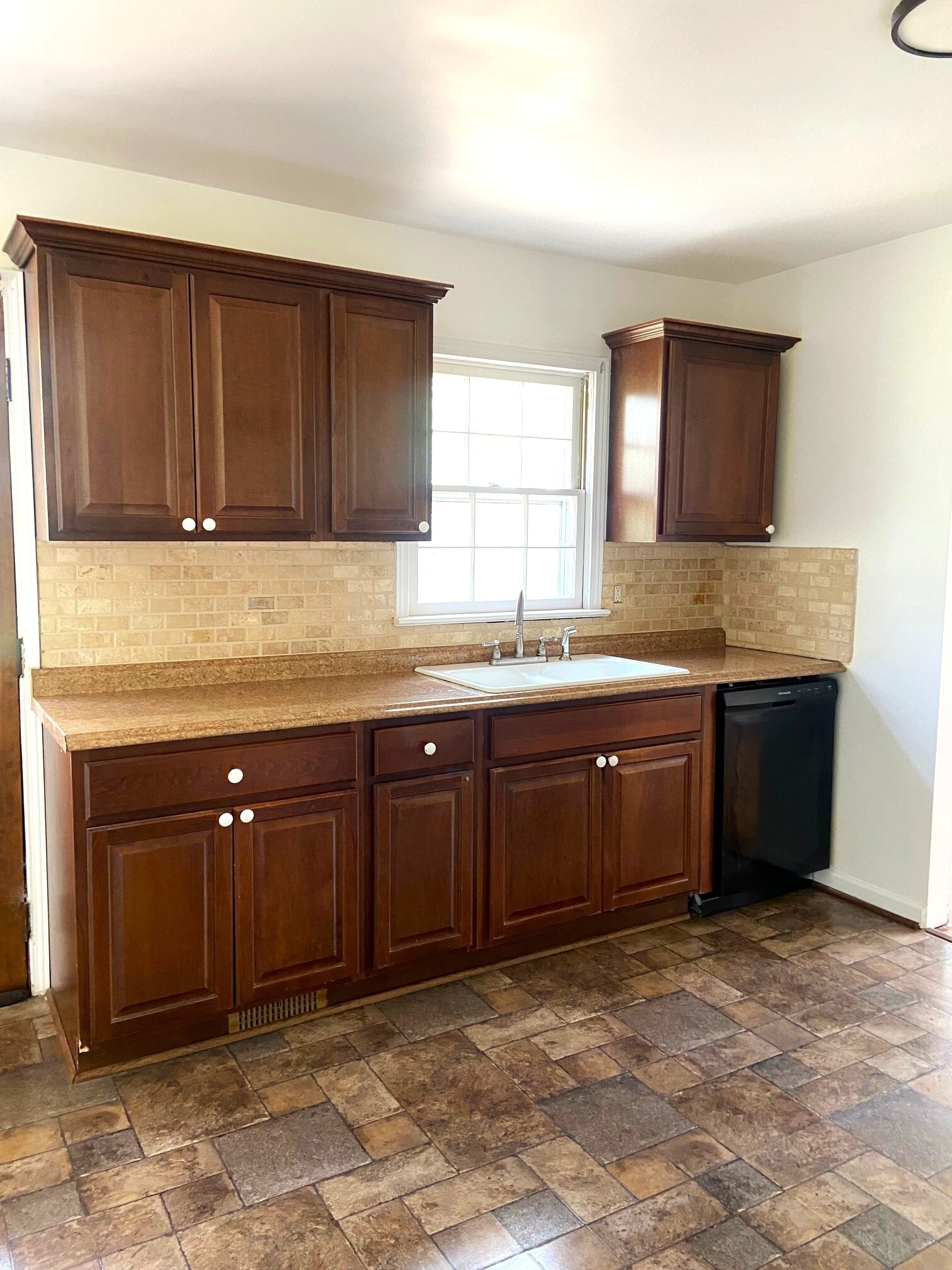 Building Photo - 1826 Eastridge Dr