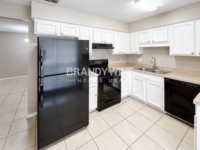 Building Photo - 3931 Hunters Lake Cir W