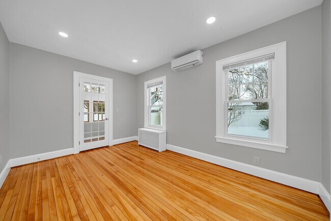 Building Photo - 26 Richardson Ave