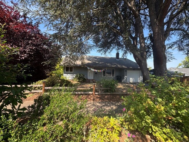 Building Photo - 3 Bedroom Home in College Hill Neighborhood