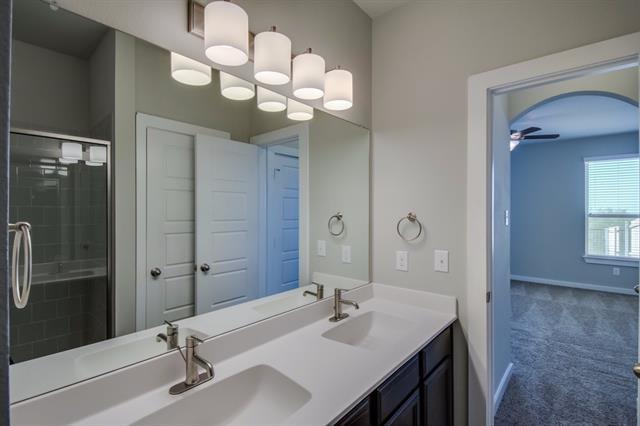 Building Photo - 912 Skyview Dr