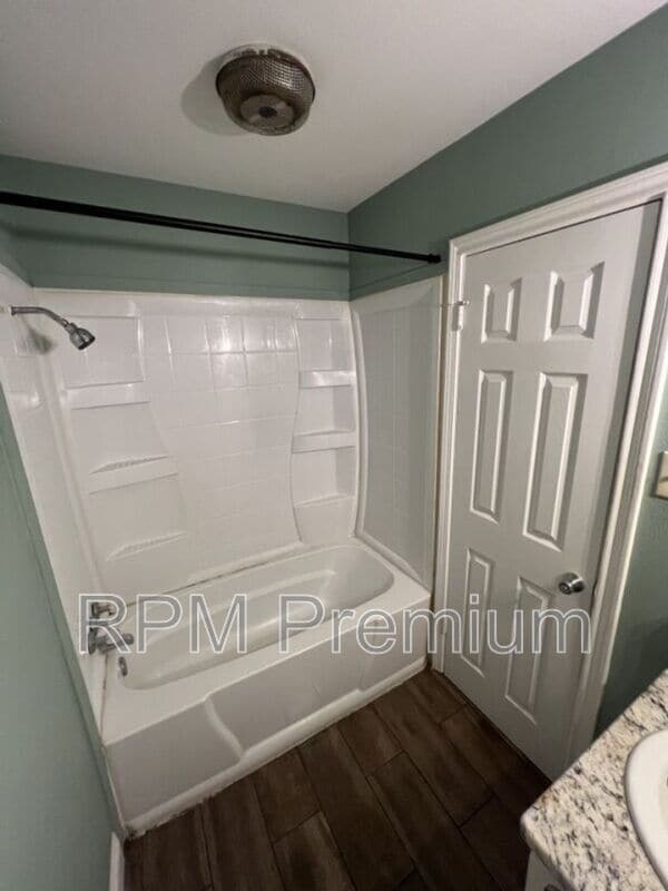 Building Photo - 207 Sinbad St