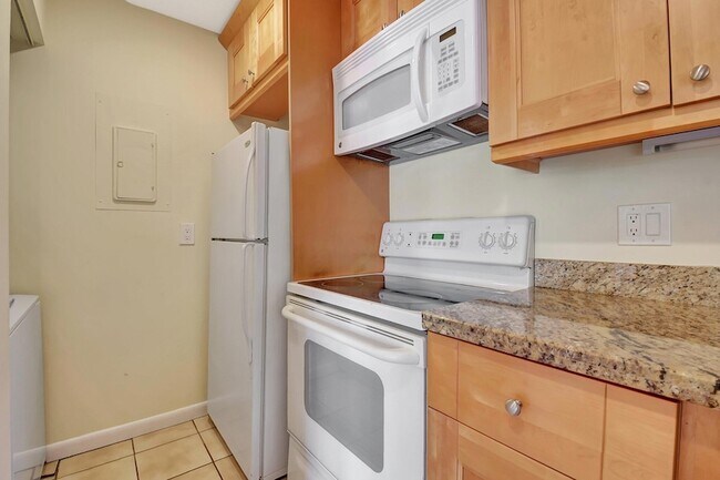 Building Photo - 616 Sea Pine Way