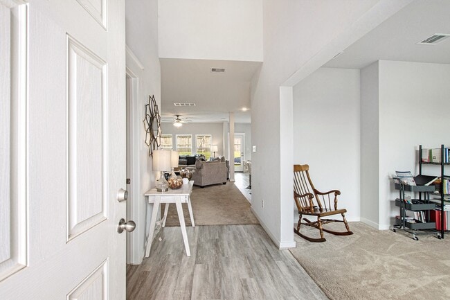 Building Photo - 40557 Mostyn Lake Dr