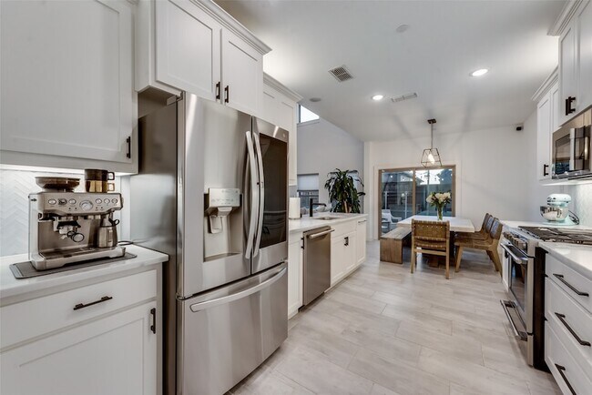 Building Photo - 2955 Stunning Dr