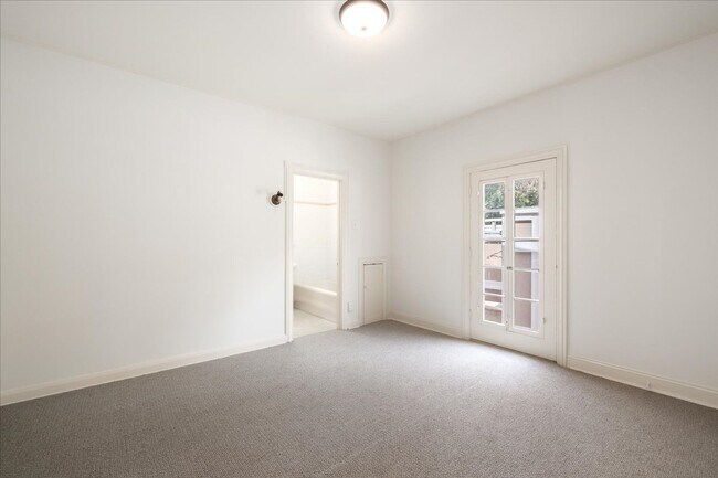 Building Photo - Emmet Terrace Triplex