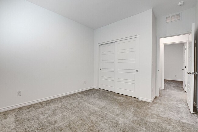 Building Photo - Single Story 3 Bedroom Home in Henderson!