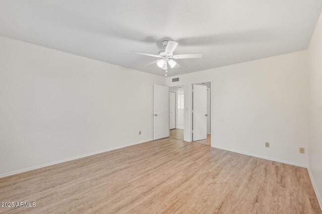 Building Photo - 6120 E Augusta Cir