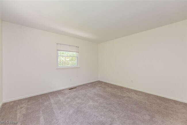 Building Photo - 7020 Carriage Hill Dr