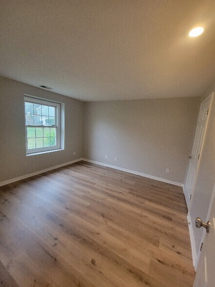 Building Photo - 3841 N 123rd St