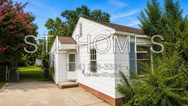 Building Photo - 844 Combs St