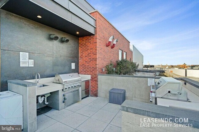 Building Photo - 1211 Van St SE