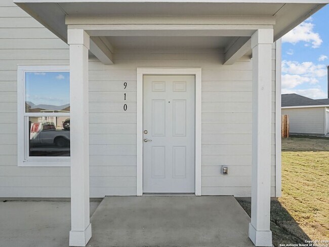 Building Photo - 910 Stricker Path