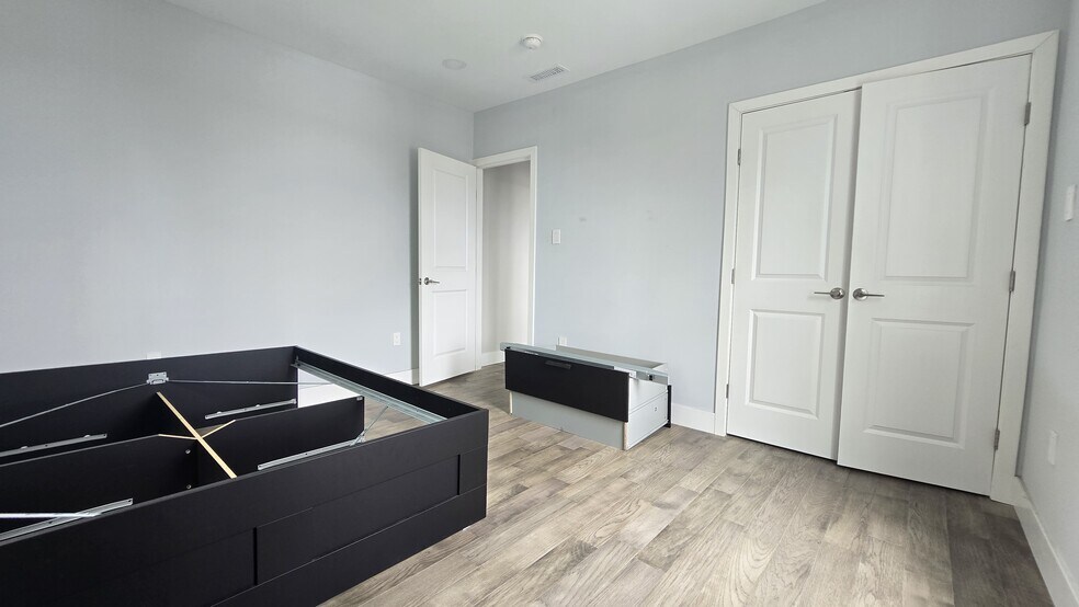 Building Photo - 484 Shurs Ln