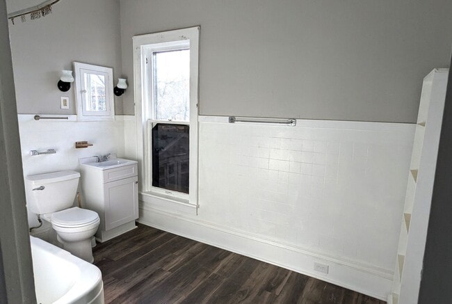 Building Photo - 1450 Clinton St