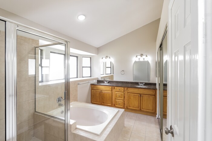 Building Photo - 5118 Stonehurst Rd